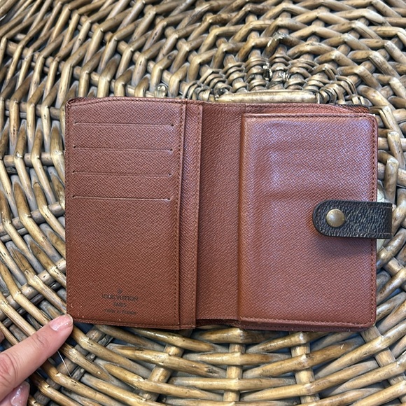 Authentic Louis Vuitton, Monogram Kisslock wallet - Picture 2 of 10